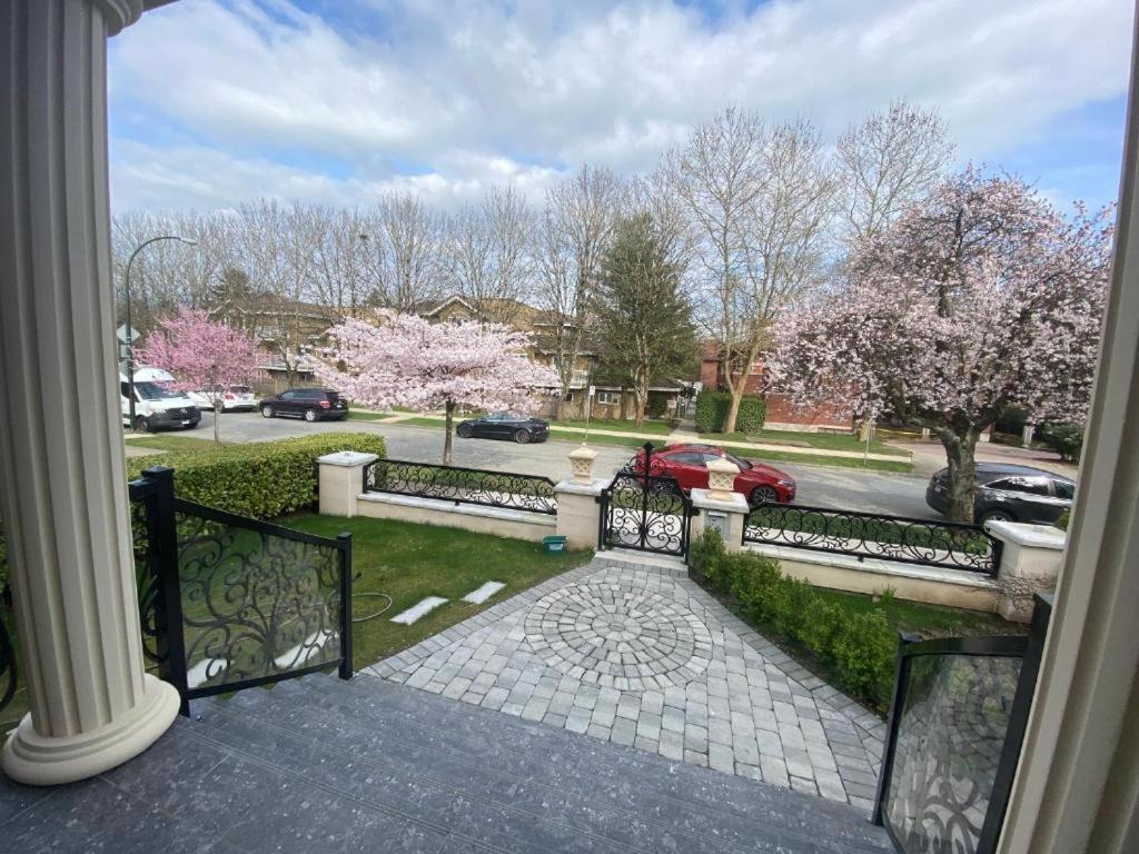 Milano Luxury Suite Vancouver Exterior foto